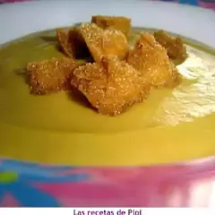 Delicioso pure de verduras thermomix, cremoso y coronado con picatostes crujientes. ¡Un plato saludable y sabroso!