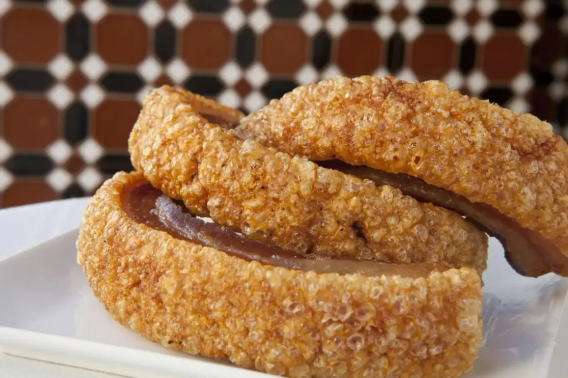 Torreznos de Soria crujientes y dorados, listos para disfrutar. Aprende como freir torreznos de Soria para un resultado perfecto.