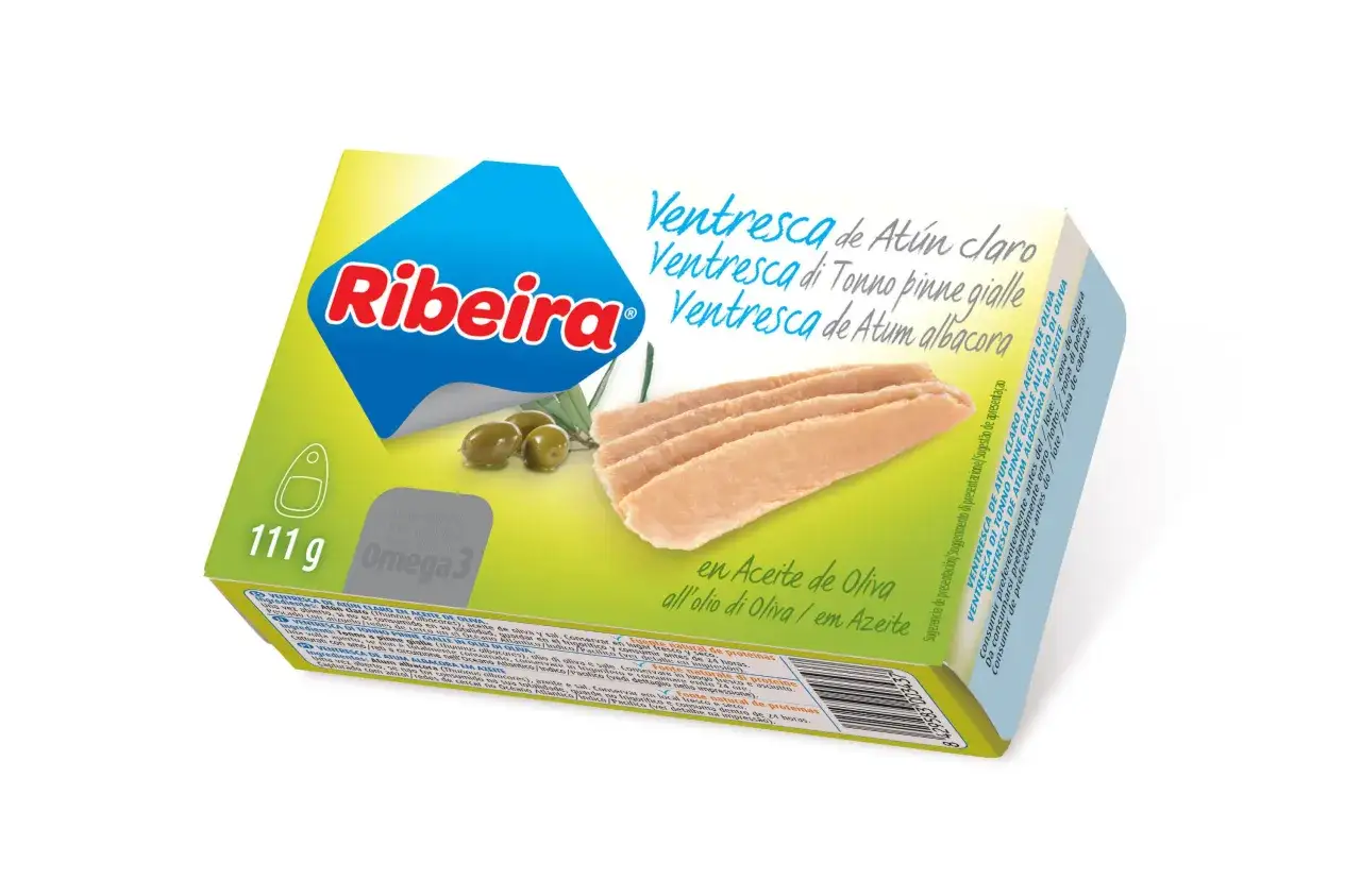 Latas de Ribeira con ventresca de at&uacute;n en aceite de oliva, con aceitunas y texto informativo.