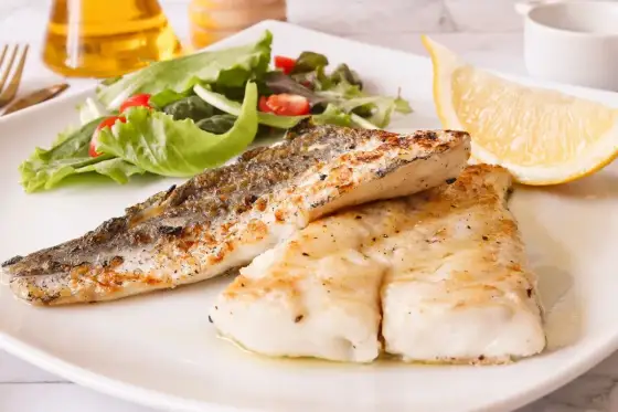 Merluza a la plancha jugosa y con piel crujiente