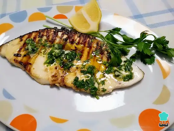 Emperador a la plancha jugoso y dorado en pocos minutos