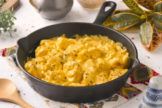 Pollo al curry con leche de coco, cremoso y lleno de aroma